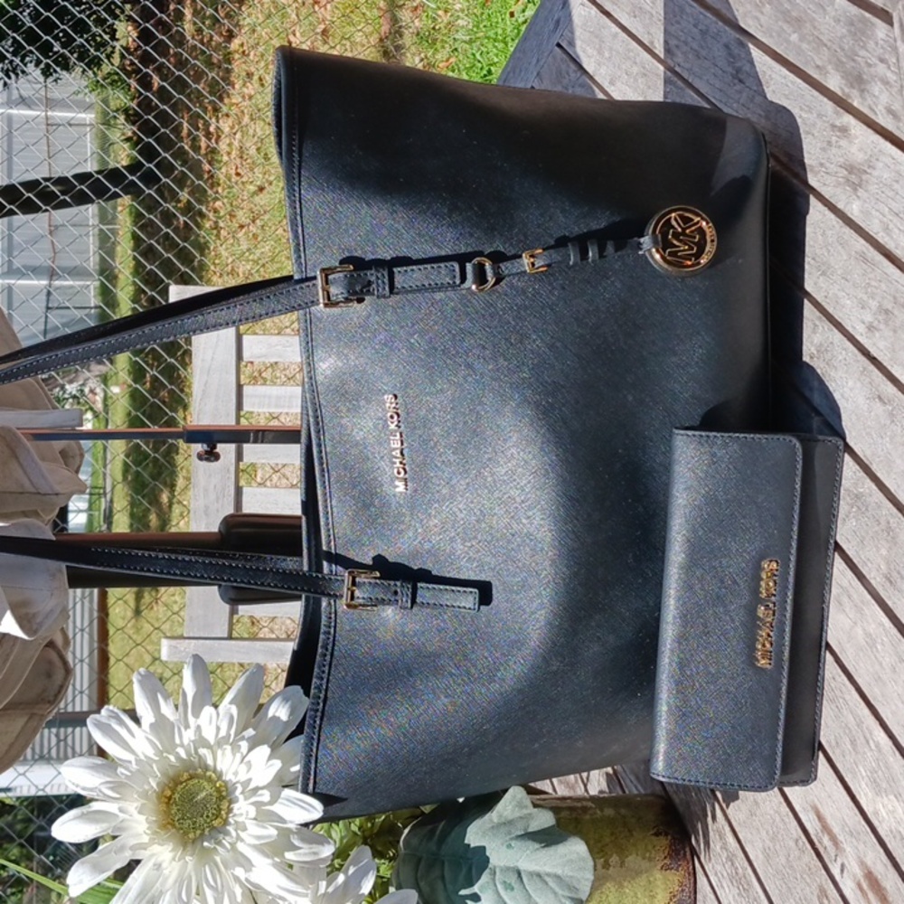 MICHAEL KORS LARGE TOTE & WALLET SET